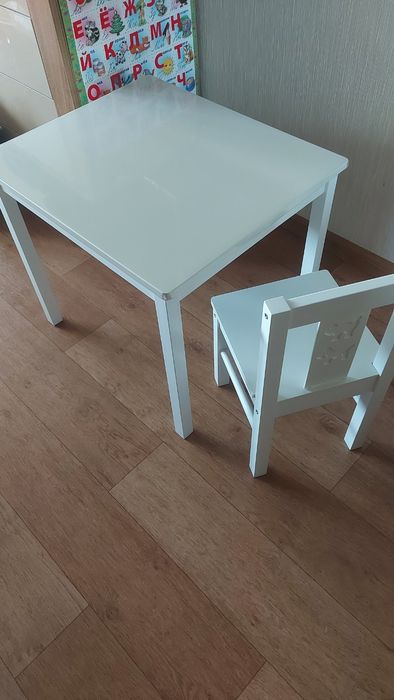 Дитячий стіл зі стільцем Ikea kritter