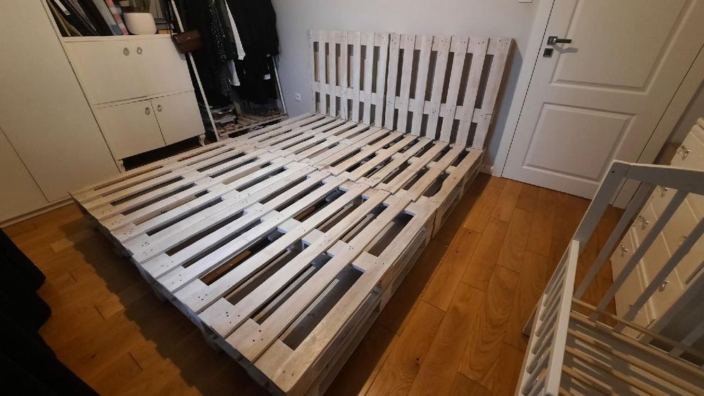 Łóżko z palet , palety , stelarz łóżka