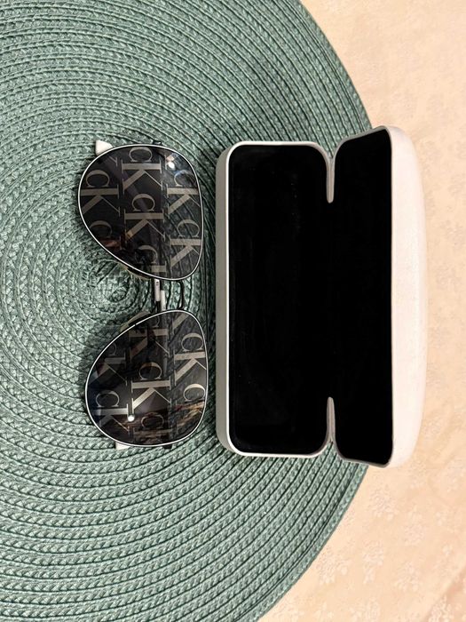 Okulary przeciwsłoneczne Calvin Klein Jeans Aviator | Monogram Logo + Etui