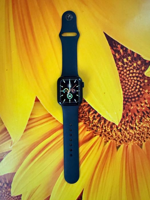 Apple Watch SE 2-го покоління, 40 мм, GPS.