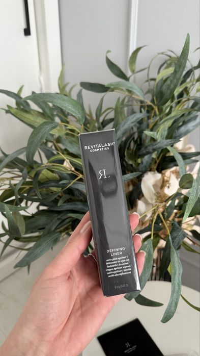 Продам   Олівець лайнер для очей defining liner REVITALASH