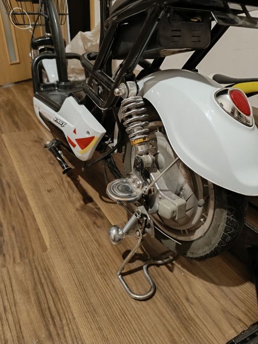 Електроскутер "Misda"