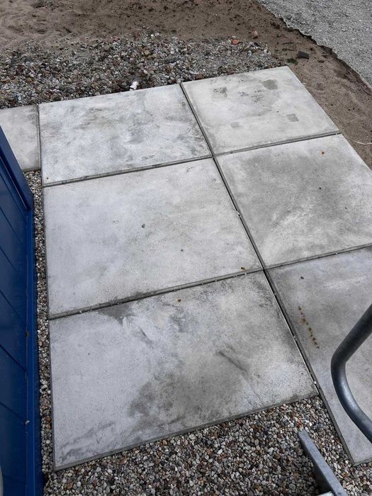 Betonowe płyty drogowe 1x1 m – trwałe i solidne | transport | producent