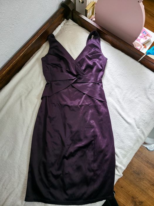 Fioletowa satynowa sukienka na wesele koktajlowa elegancka śliwkowa su