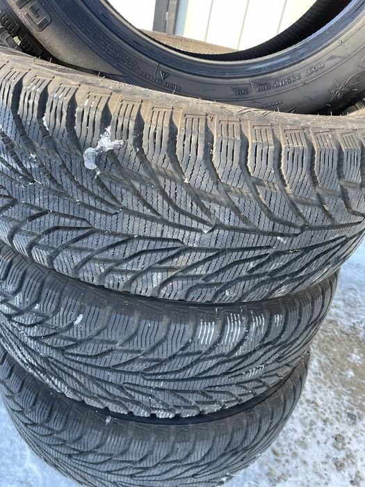 Зимова резина R17  225/55