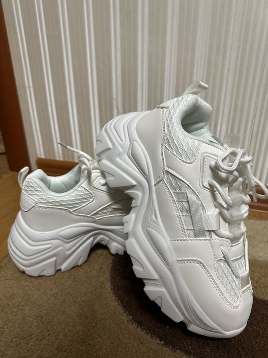 Кросовки белые