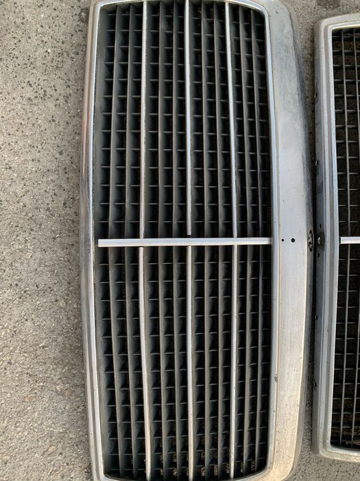 2 Grelhas Frontais Mercedes-Benz