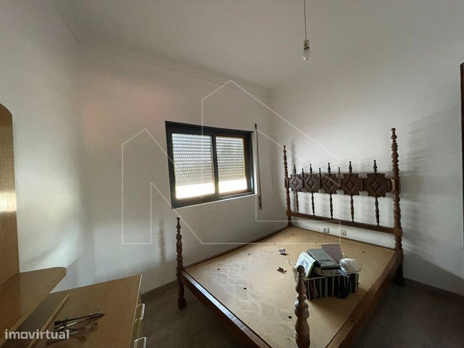 Moradia T4 com Quintal, Cozinha de Forno e Anexos