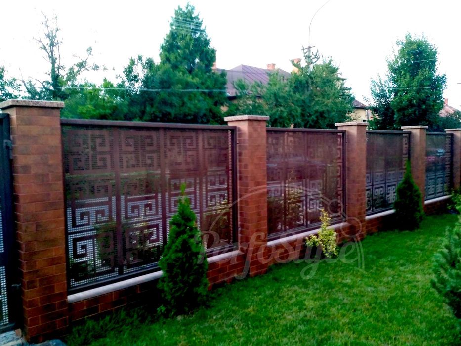 Металева огорожа, паркан, забор, ворота. Декор. Перфорований метал.