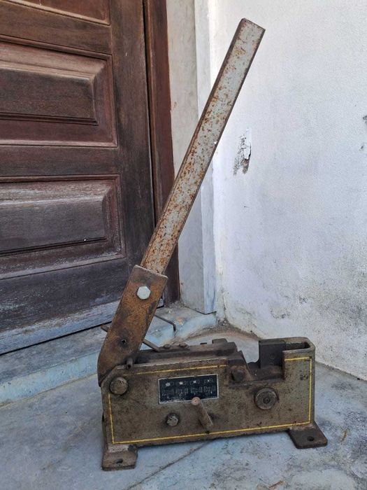 Guilhotina de corte de varão de aço