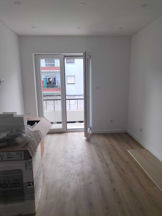 Apartamento T2 Totalmente Remodelado na Damaia de Cima - Amadora