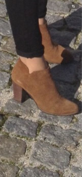 Botas em camurça confortaveis,