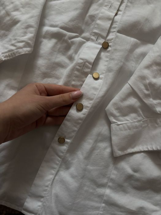 Жіноча біла класична сорочка