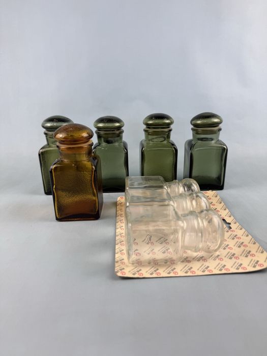 Zestaw pojemników słoiczków buteleczek na przyprawy