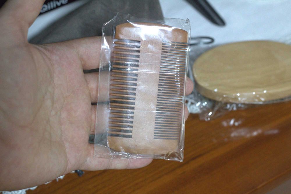 Kit cuidados de barba - Pente, escova, tesoura e bolsa