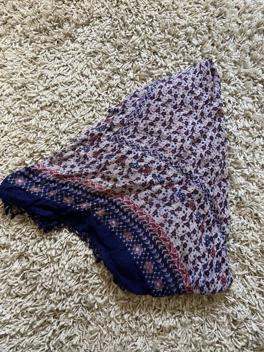 Lenço echarpe com padrão florido NOVO