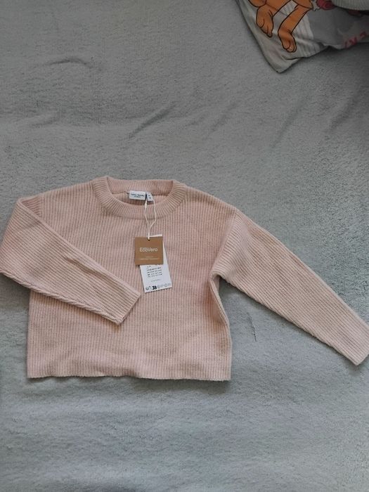 Sweterek Basic needs