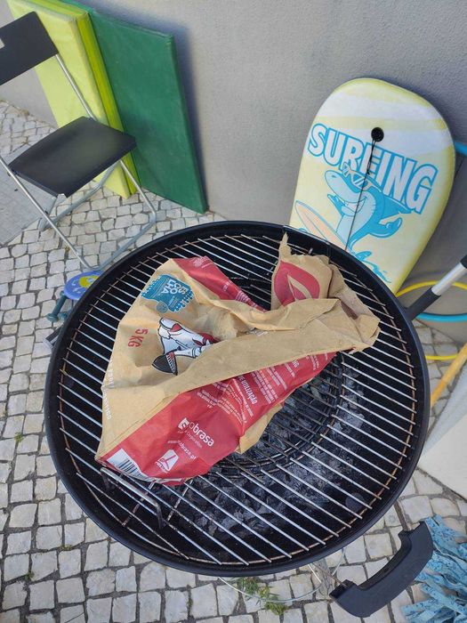Barbecue a carvão Weber (tipo kettle)
