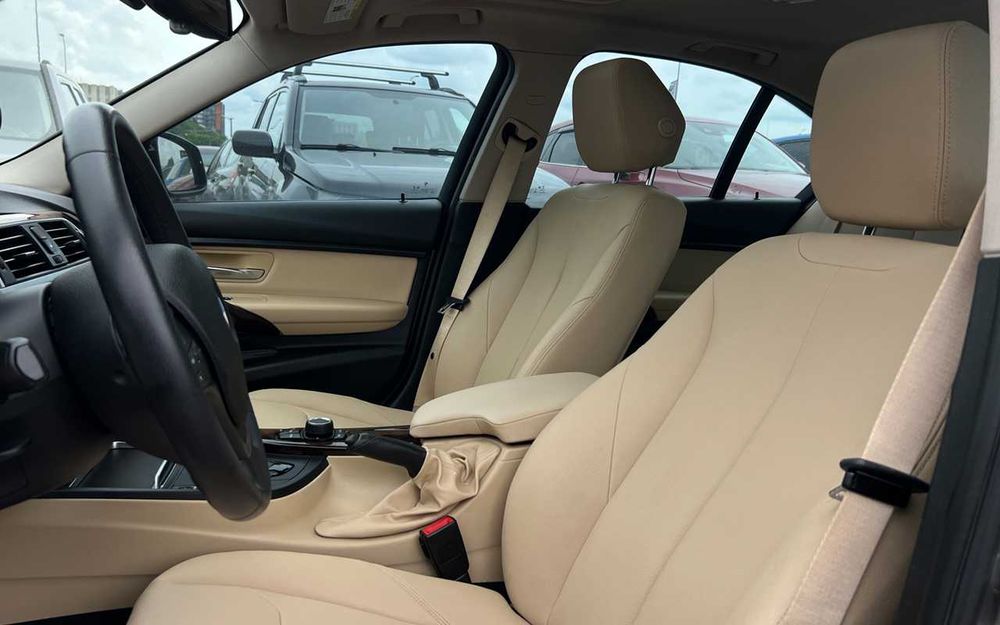BMW 320 I 2017 року