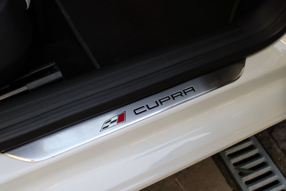 Seat Leon Cupra 280 2.0 TSI (319€/mês)