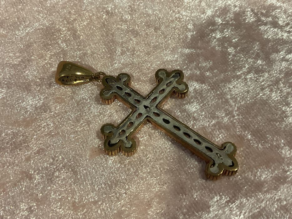 Crucifixo em prata banho de ouro T,6 cm/outros anúncios abaixo