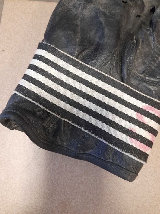 Rękawica bokserska treningowa skórzana lekka - tanio!