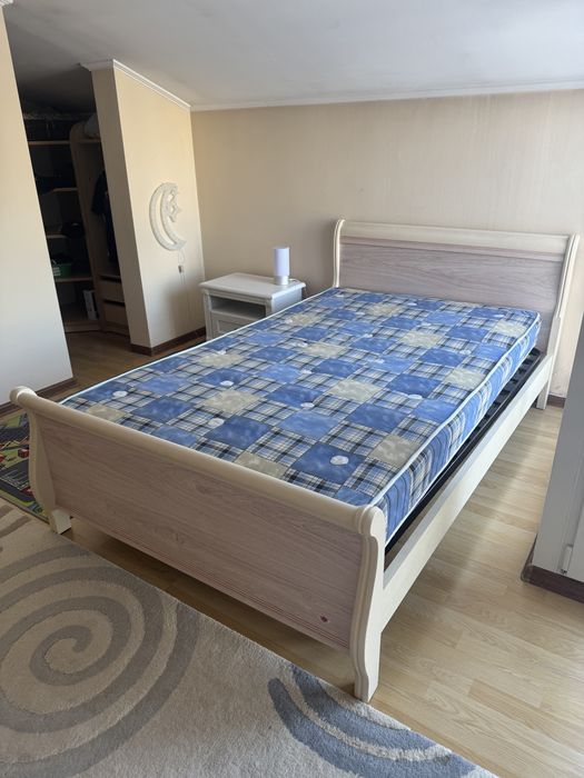 Меблі для спальні: Ліжко Шафа зі столом та тумбочка