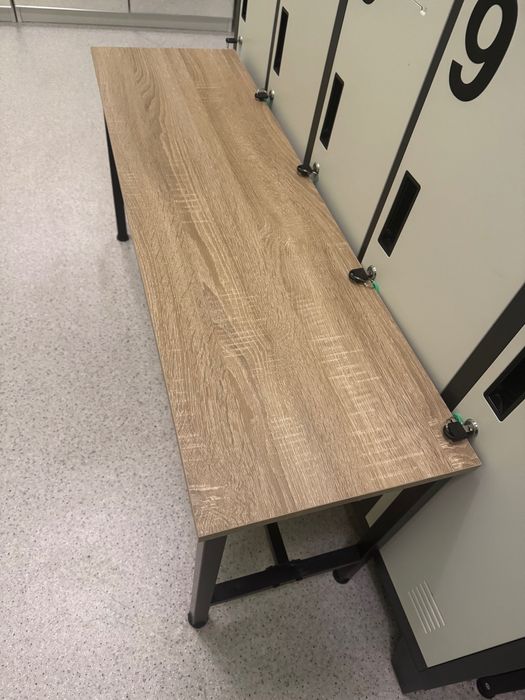 ławka w szatni (drewno + metal)