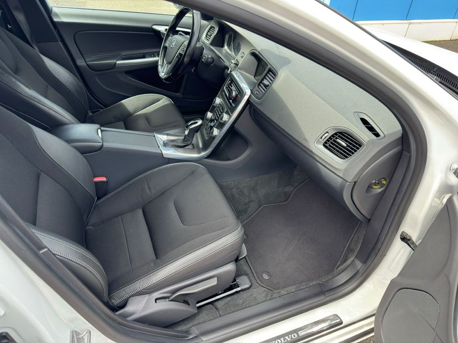 Volvo V60 Facelift D4 2.0 Diesel 181 к.с. Автомат Aisin
