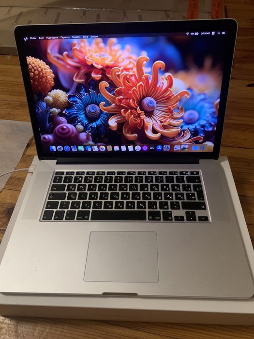 Продам Macbook pro 15 , 8/256гб