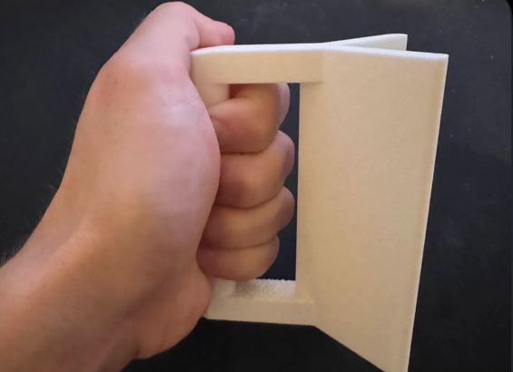 Кут 90 градусів для епоксидної затирки (буде меншим чим на фото)