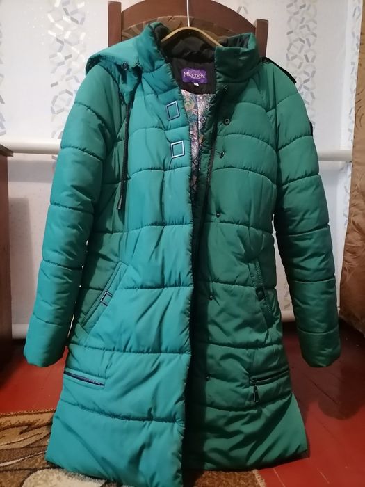 куртка  зелена. от