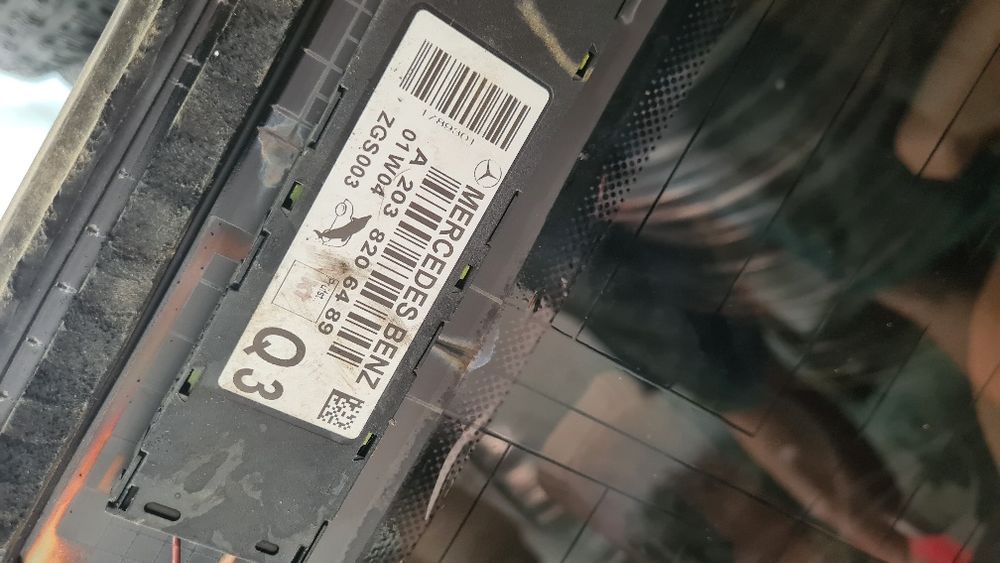 Скло заднє Мерседес w-203 сідан