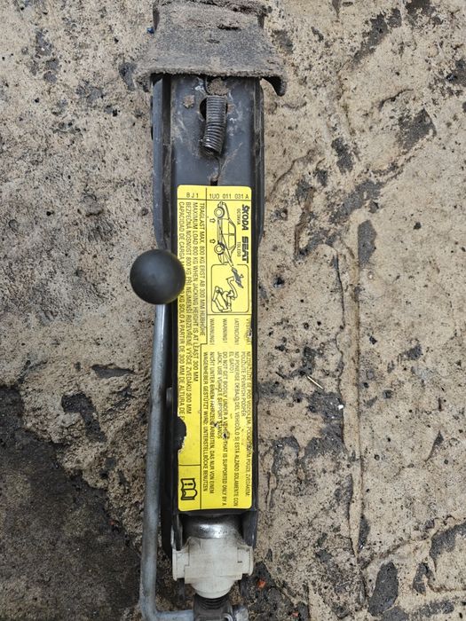 Продам оригинальный домкрат Vag