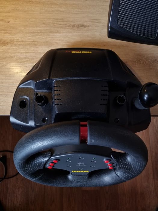 Ігрове кермо logitech momo racing 240° (або ж руль, джойстик, геймпад)