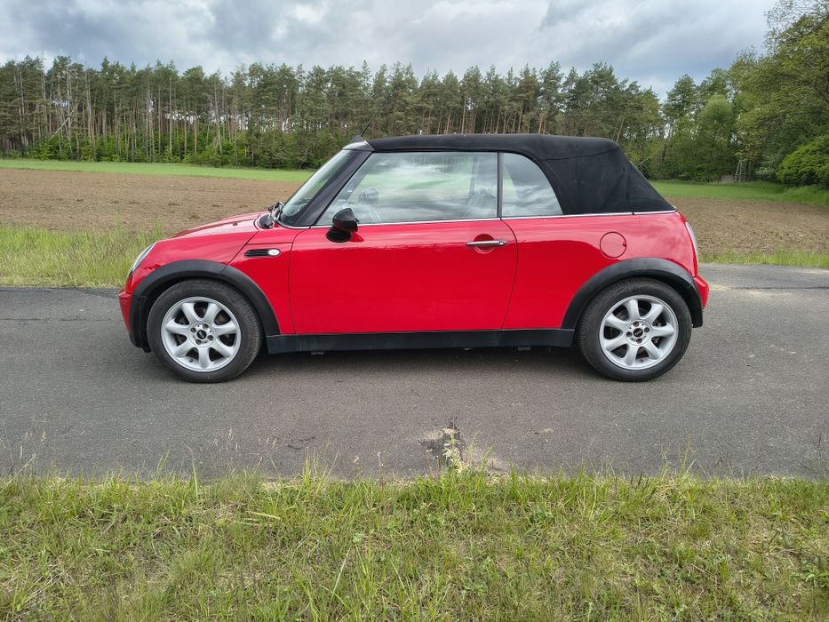 Mini One Cabrio.
