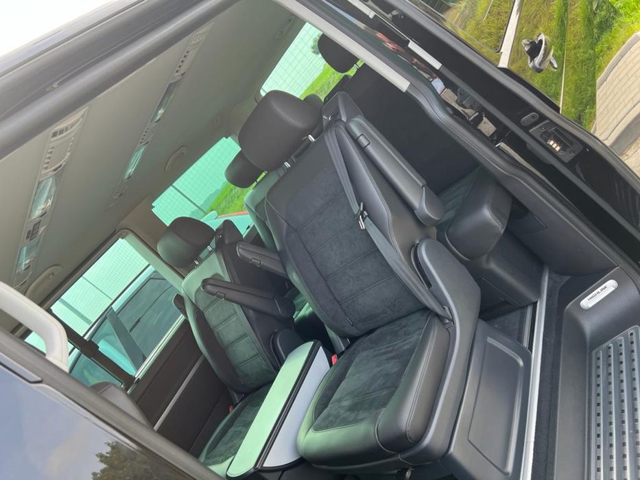 Transport na lotniska , przewóz osób i inne.