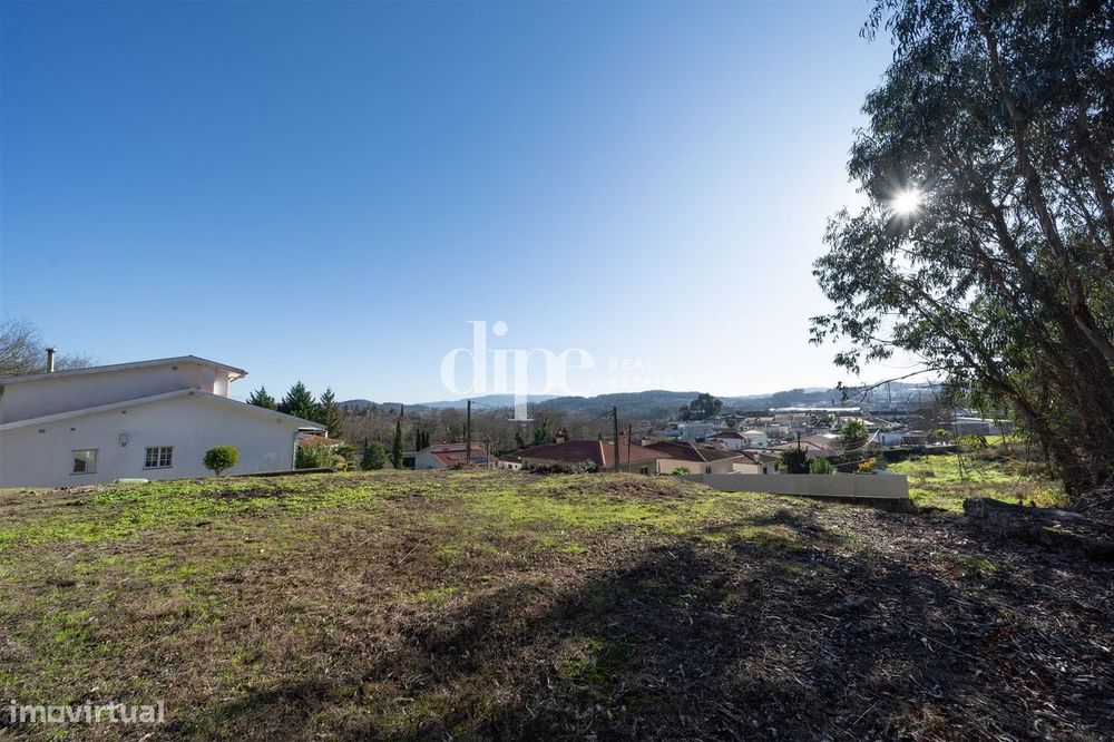 Lote de terreno com 564m2 para construção em Brito