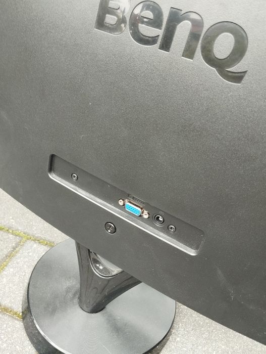 Cztery monitory stan nieznany