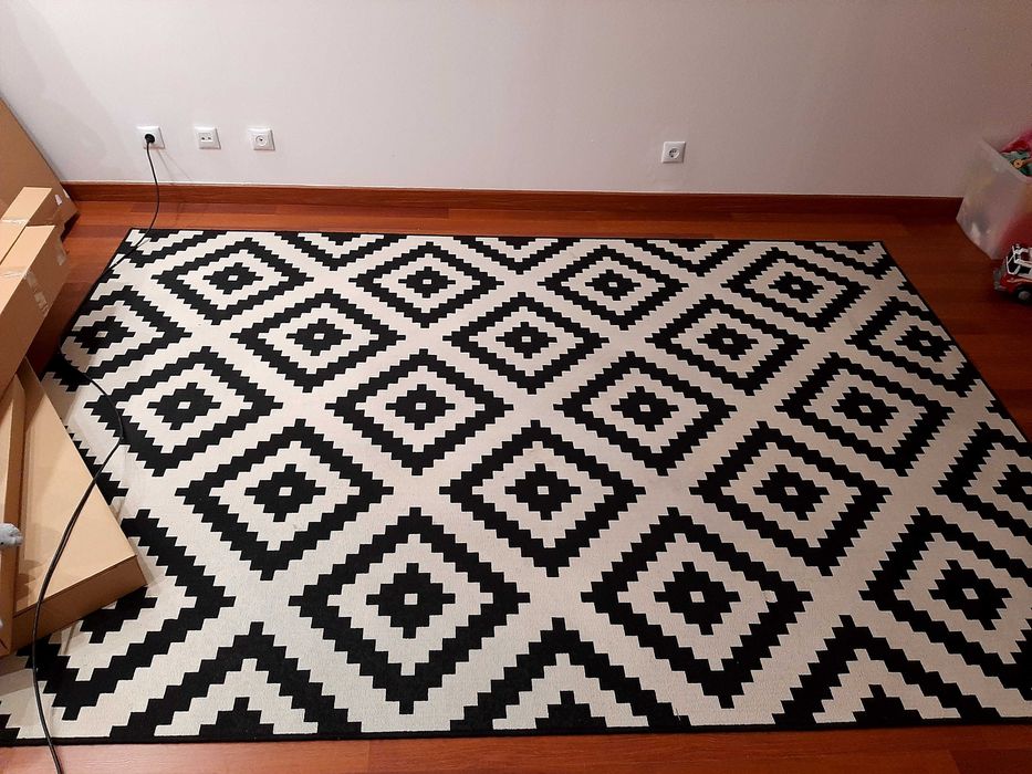 Tapete padrão geométrico IKEA