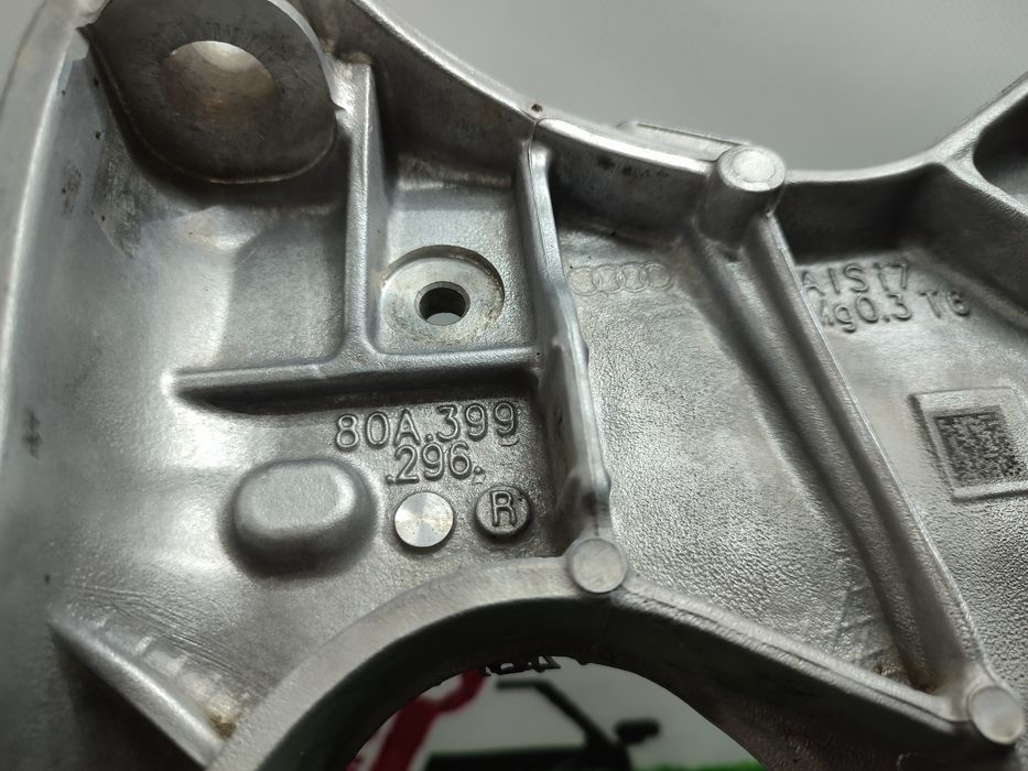 Кронштейн підрамника правий Audi q5 80a разборка ауди ку5 80а ауді