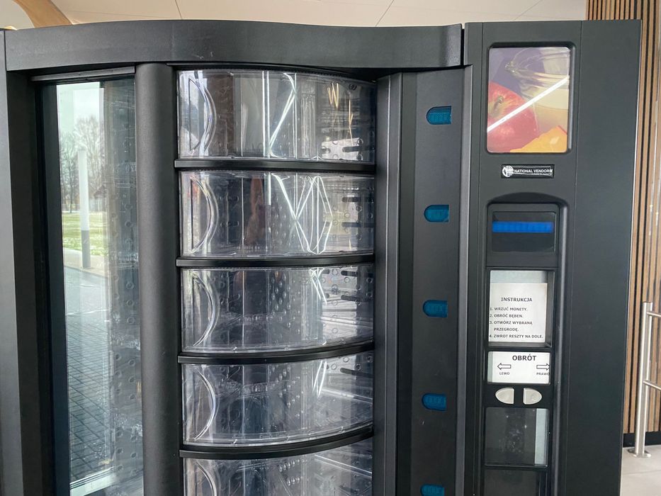 Automat vendingowy talerzykowy na słodycze, kanapki