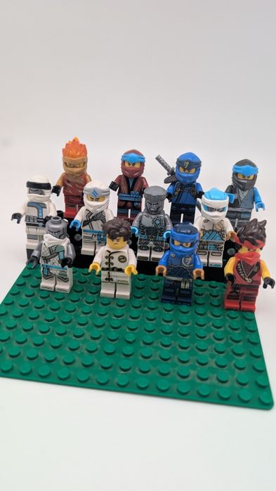 39 figurek LEGO Ninjago.
