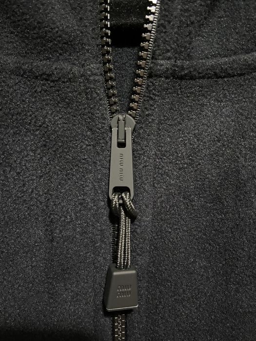 Фліска miu miu в наявності