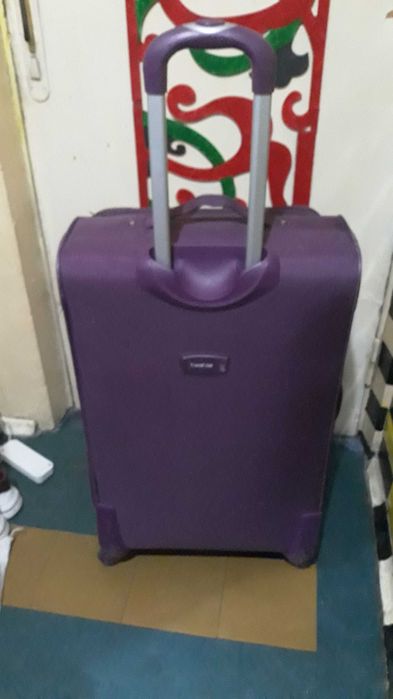 Валіза велика б.в. на 4 колесах