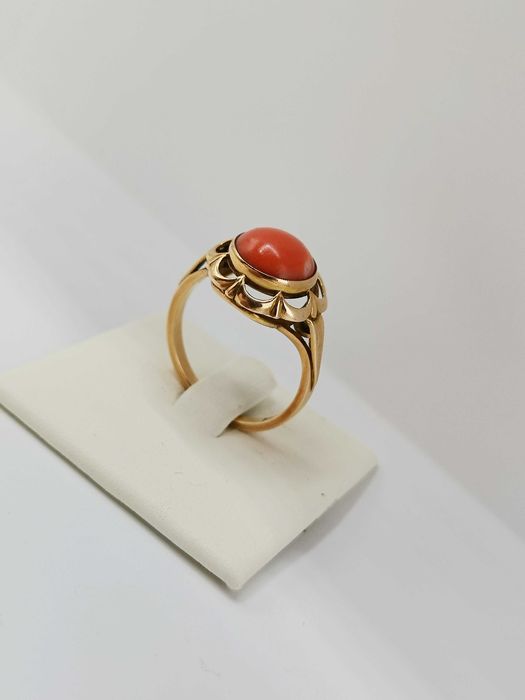 Złoty pierścionek z koralem IMAGO ARTIS