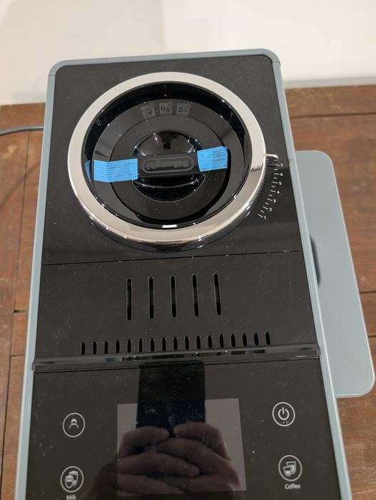 Máquina de Café Automática DELONGHI Rivelia - Cinzenta - Nova c/garantia