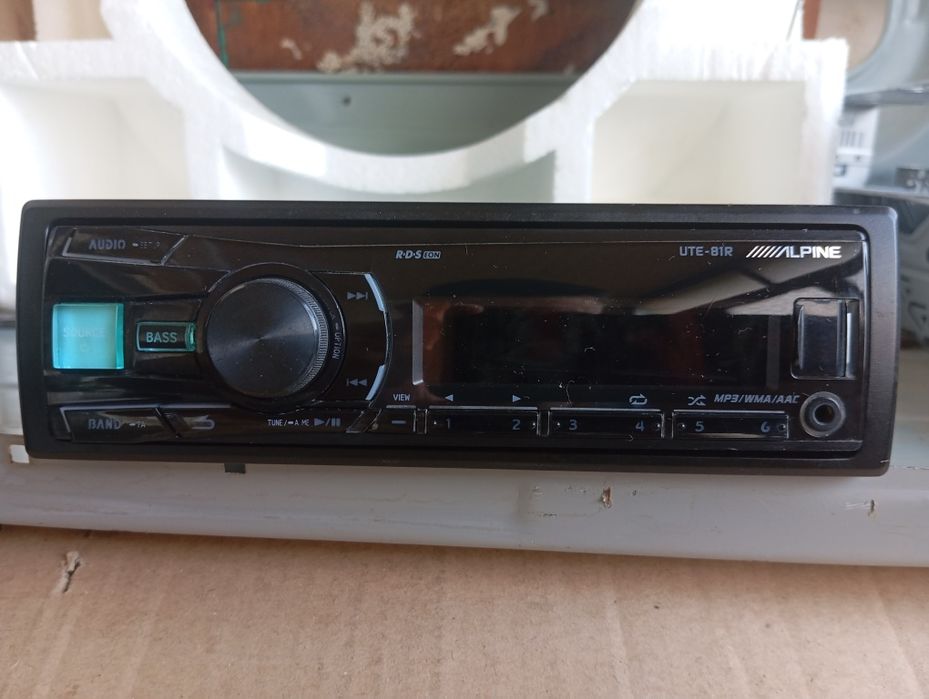 Alpine Ute -81 R c Bluetooth.