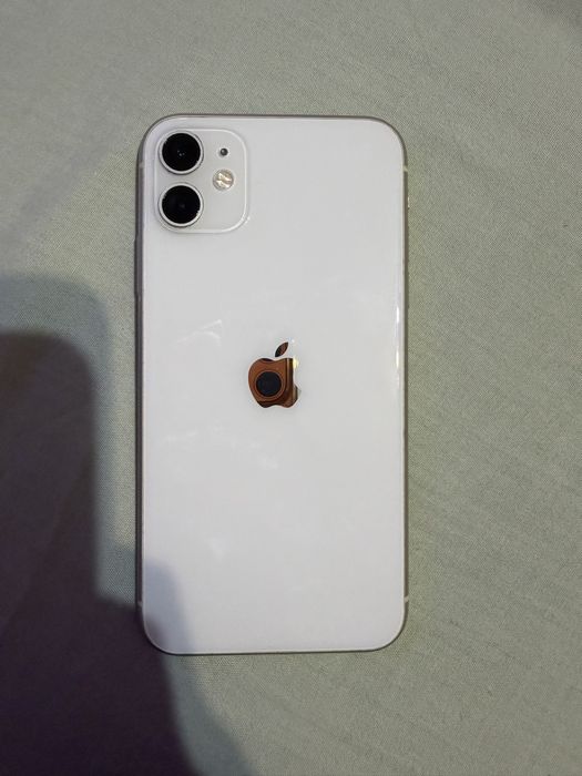 iPhone 11 64 гб стан ідеальний батарея 100% ( поміняна недавно )