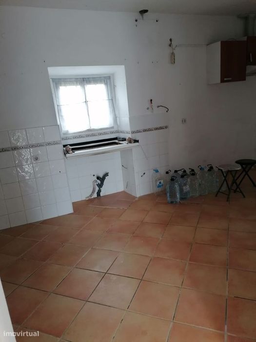 Moradia T3 com potencial de valorização na Amoreira, Óbidos